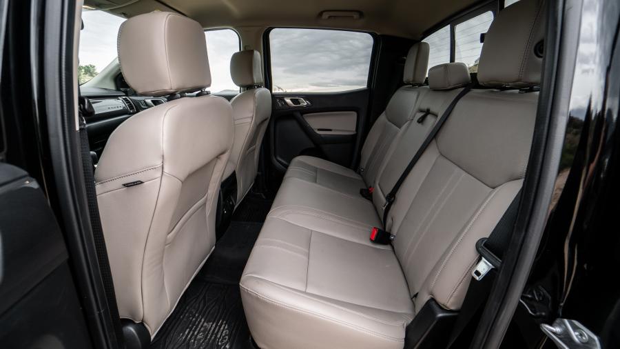 Интерьер Ford Ranger FX4 Lariat SuperCrew 2018 года  (NA) (фото 37 из 43)